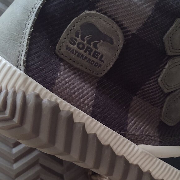 Sorel Women's Black and Green Shoes - Picture 7 of 10